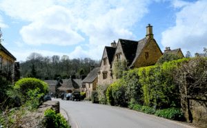 Castle Combe en diciembre, calle empedrada